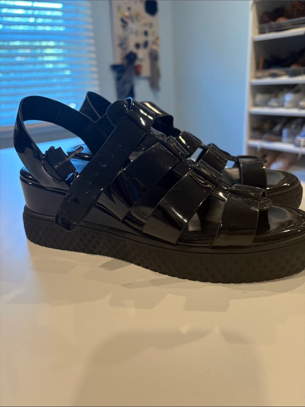 AEROSOLES Black Patent Platform Fisherman Sandals